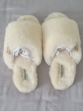 FIRESIDE Dearfoams Cream Genuine Shearling Slide Slippers for Women Size 7